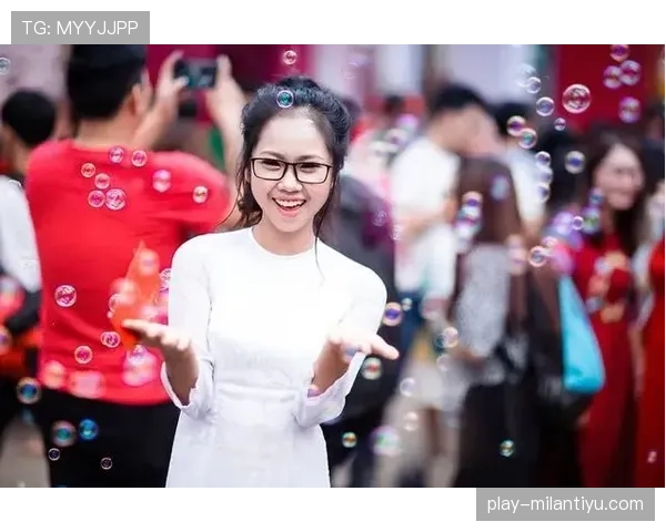 吴柳芳家的厨房都比我房租大,球场外她才是真有钱人吧?